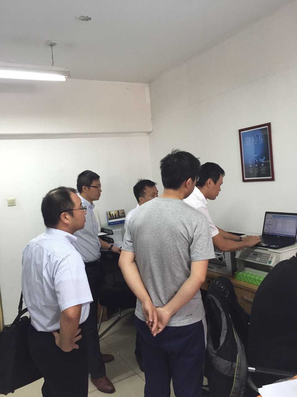 我司总经理陪同四位代表拜访客户