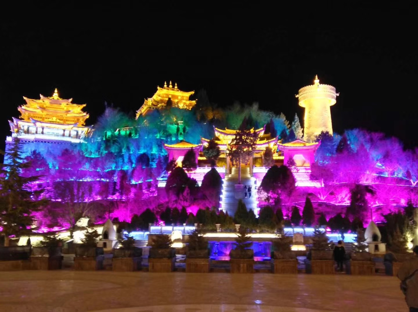 独克宗古城的灯光美景